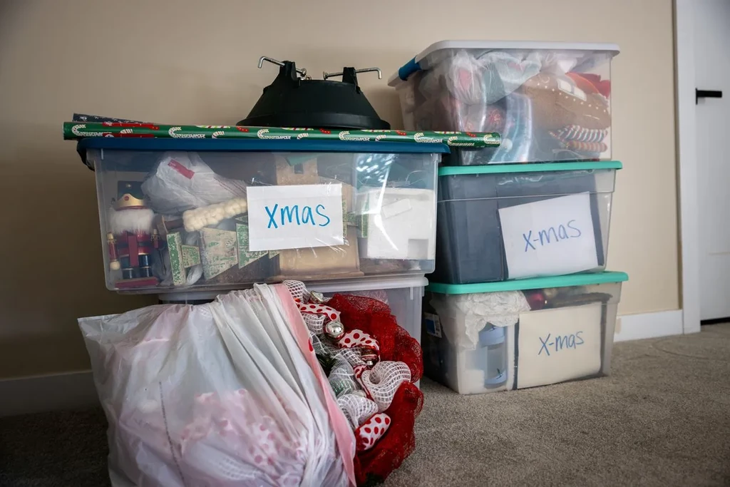 Featured image for 10 Tips for Packing Holiday Decorations Like a Pro